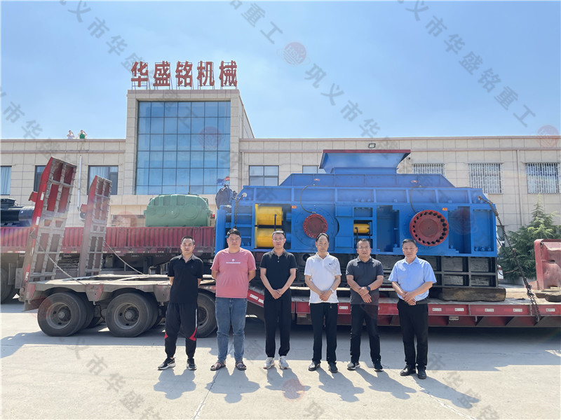 2PGY2000x1200大型全自動(dòng)液壓對(duì)輥制砂機(jī)發(fā)往鉬都--洛陽(yáng)欒川 